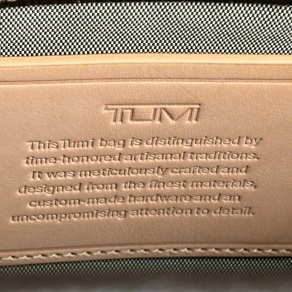 Tumi like new